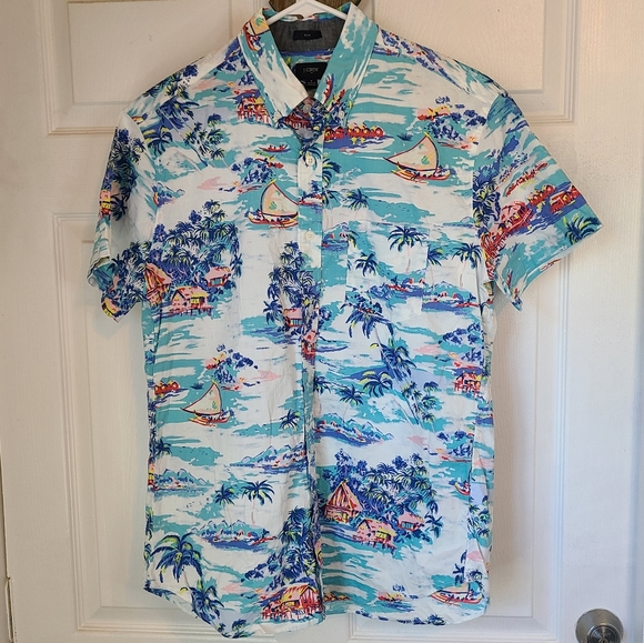 J. Crew Men's Classic Short Sleeve Button Down Shirt, Size: Medium Color: Island - Picture 1 of 16